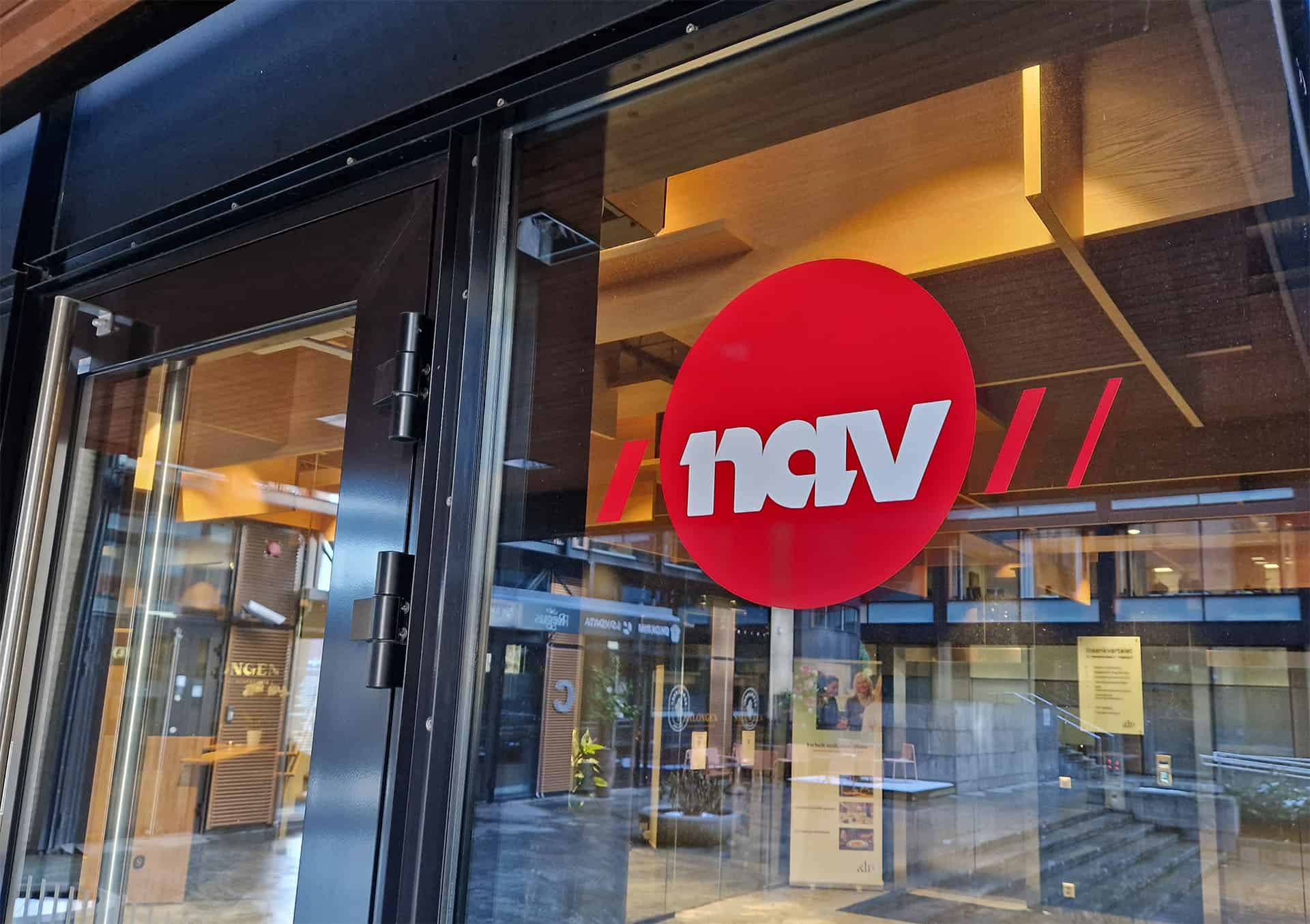 Kontorvindu med Nav-logo