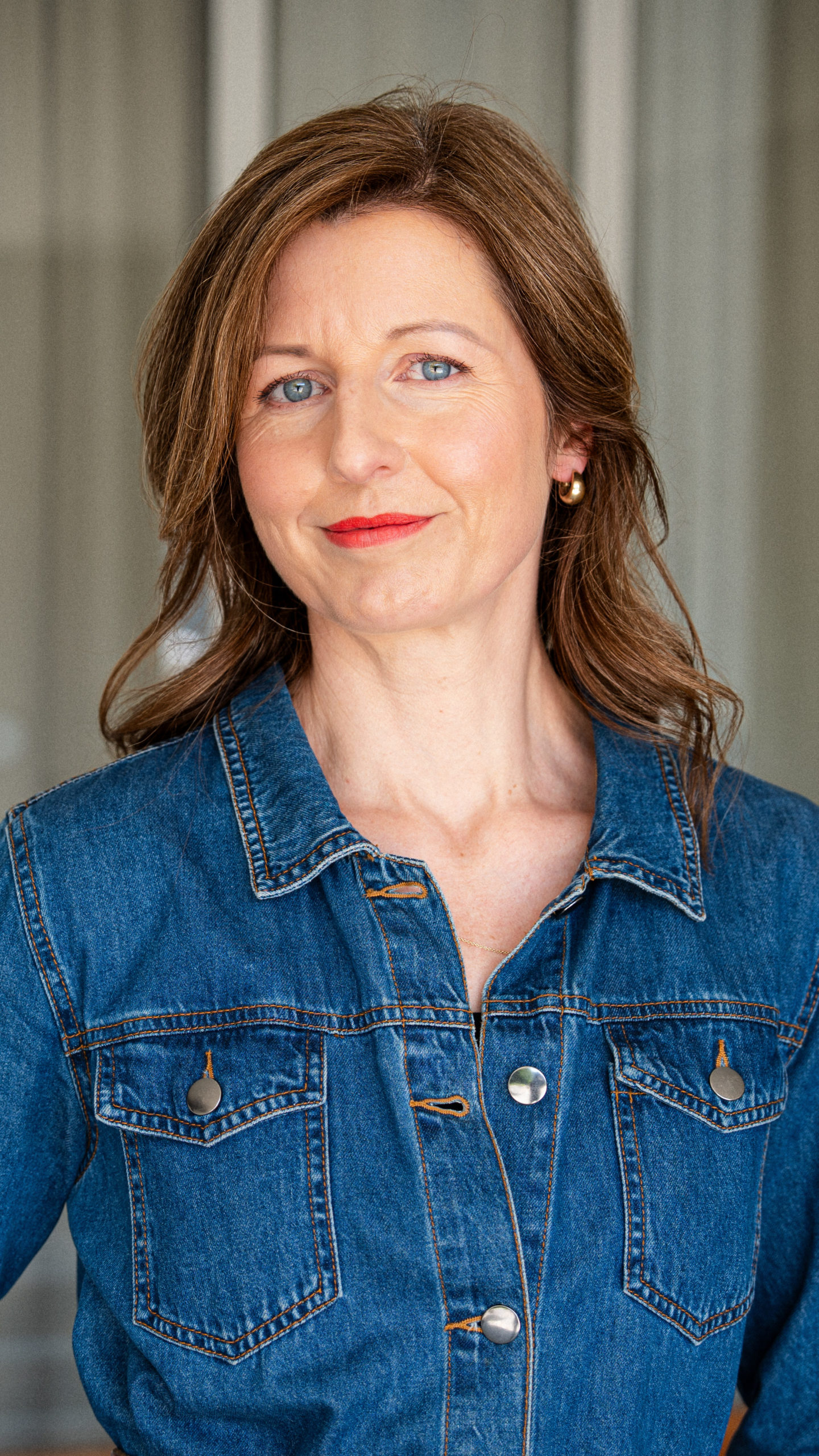 Laurie-MacGregor_Foto-Robert-Ronning-scaled-aspect-ratio-9-16